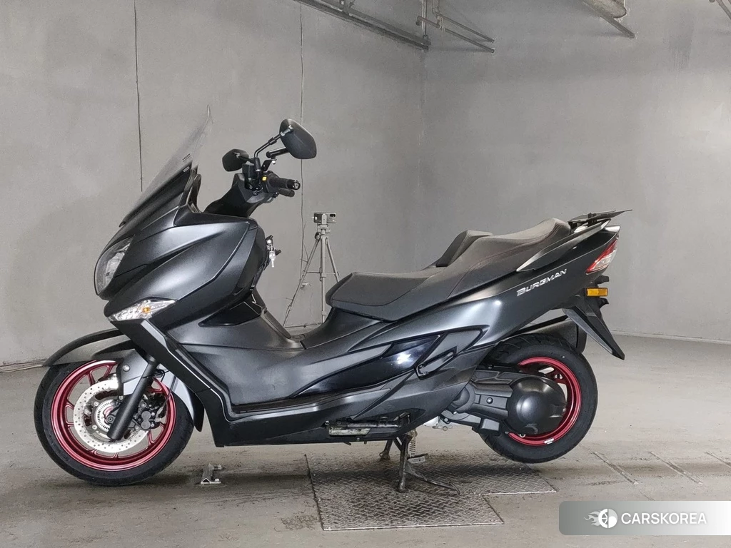 Проданный Suzuki BURGMAN 400 2017 из Японии