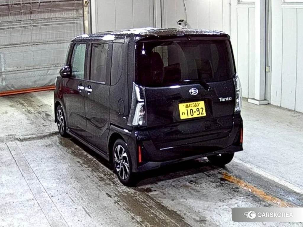 Daihatsu Tanto 2023 из Японии, фото 2