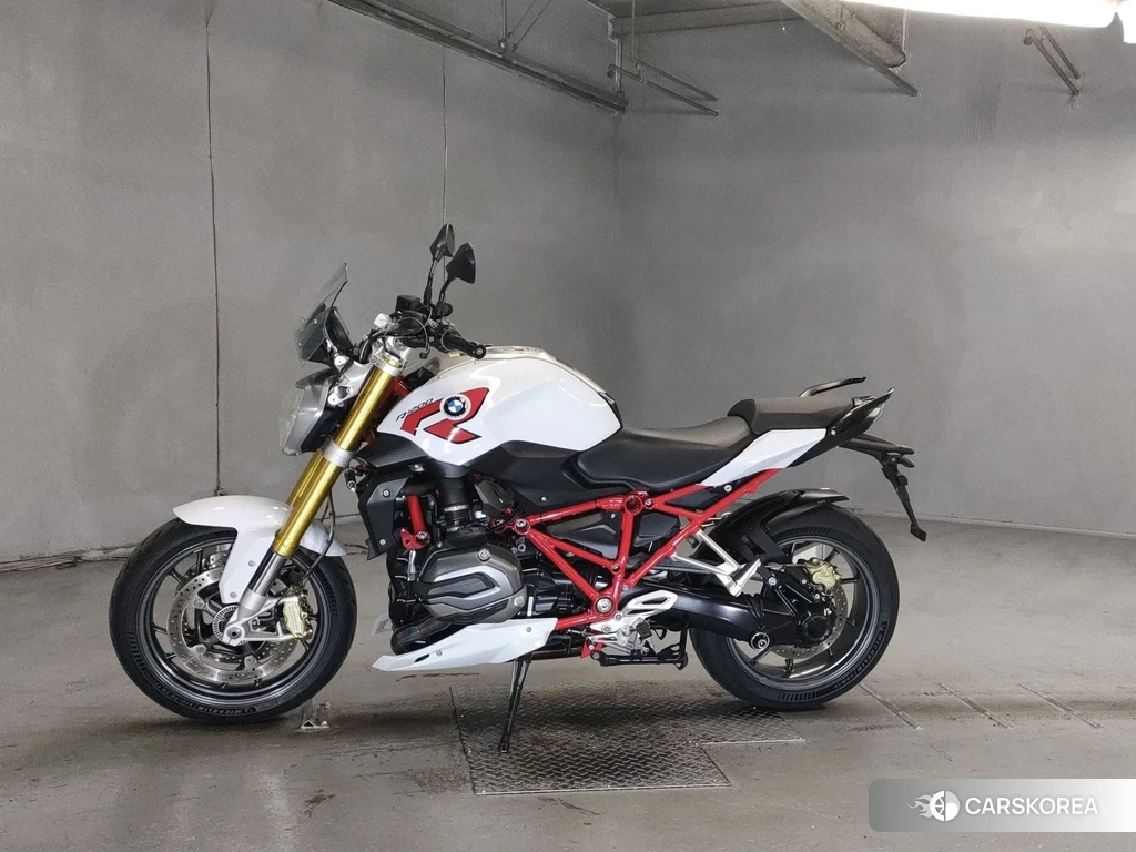 Проданный BMW R1200R 2015 из Японии