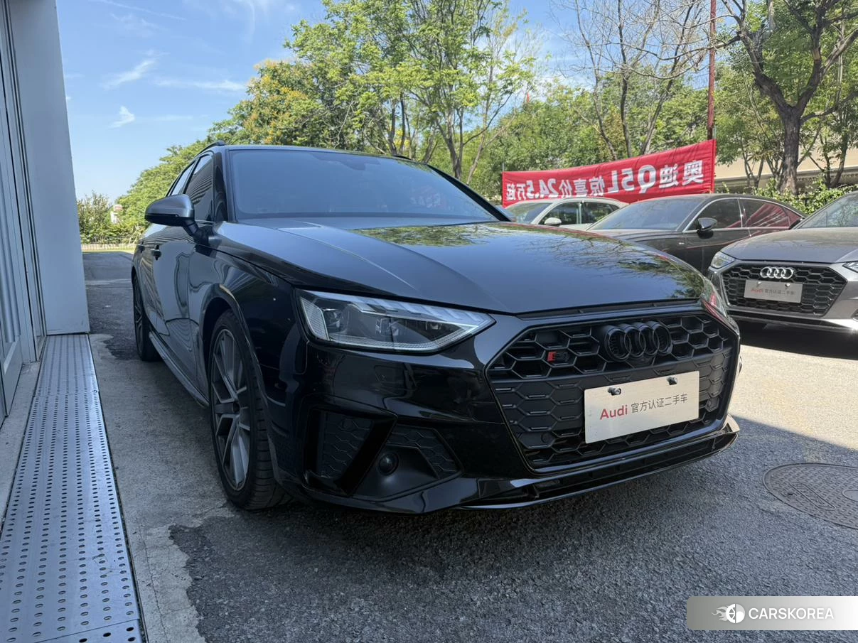 Audi S4 2023 Черный из Китая, фото 2