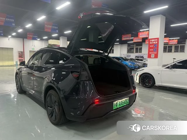 Tesla Model Y 2025 Черный из Китая, фото 6