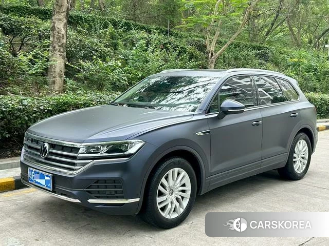 Volkswagen Touareg 2023 Темно-серый из Китая, фото 2