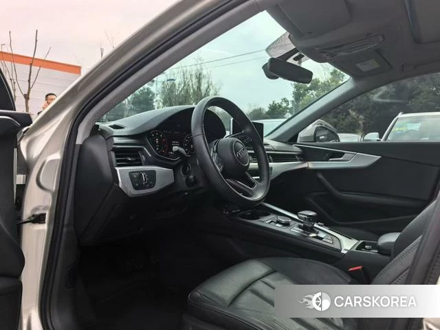 Audi A4L 2018 Шампань из Китая, фото 2