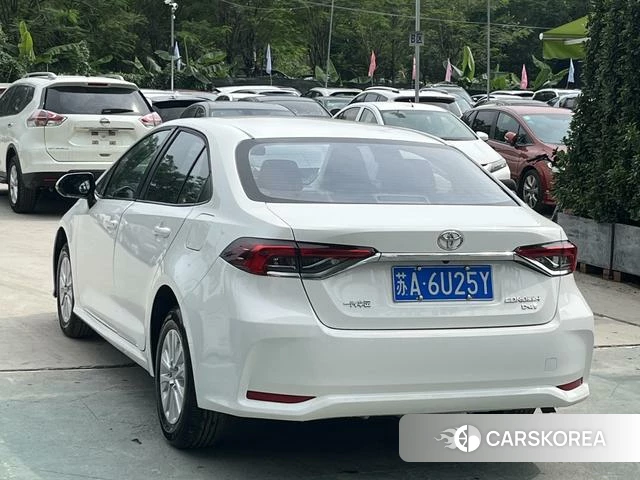 Toyota Corolla 2023 Белый из Китая, фото 2