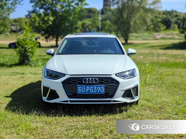 Audi A4L 2022 Белый из Китая, фото 2