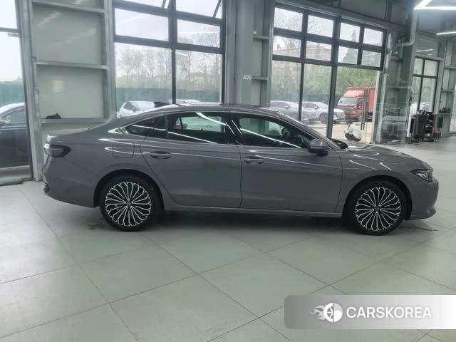 Volkswagen Passat id 4258319 из Китая 9