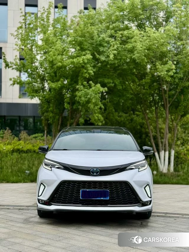 Toyota Saina 2022 Белый из Китая, фото 2