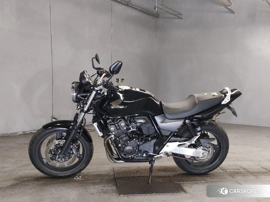 Проданный Honda CB400SF 2011 из Японии, фото 2