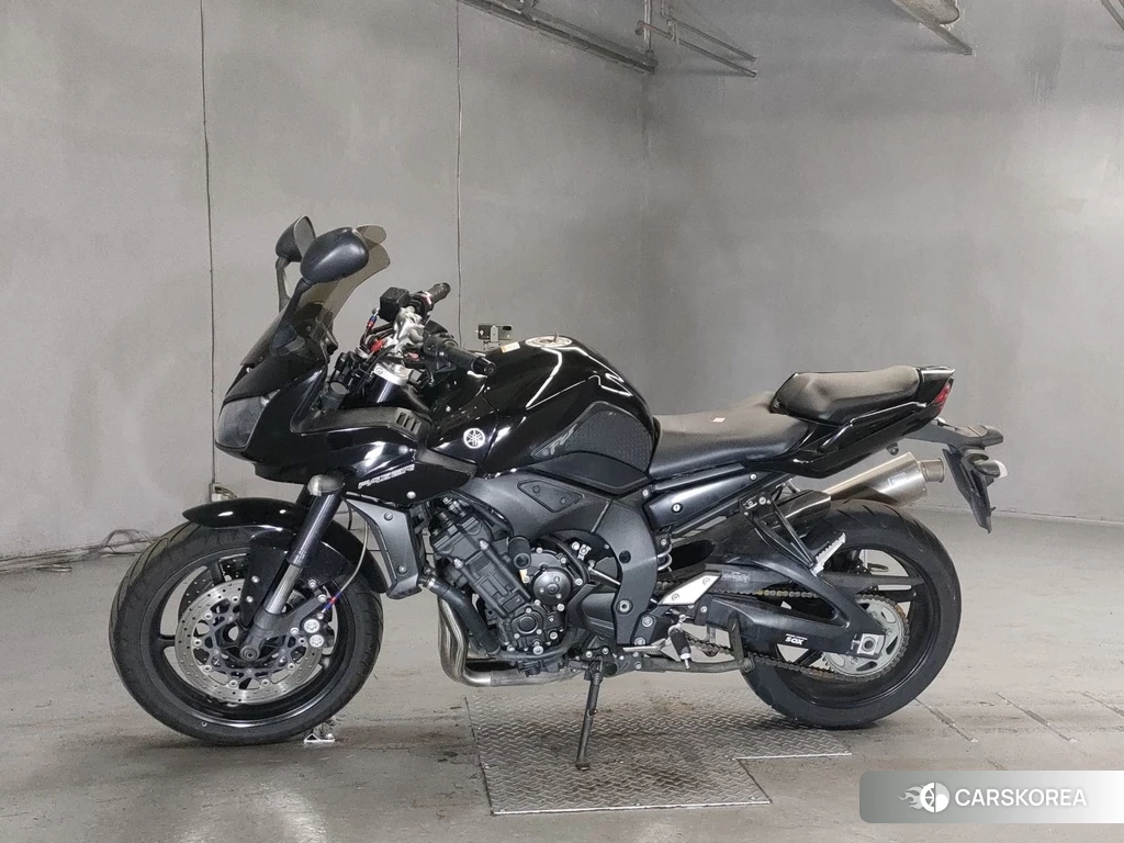 Проданный Yamaha FZ1 FEATHER 2010 из Японии