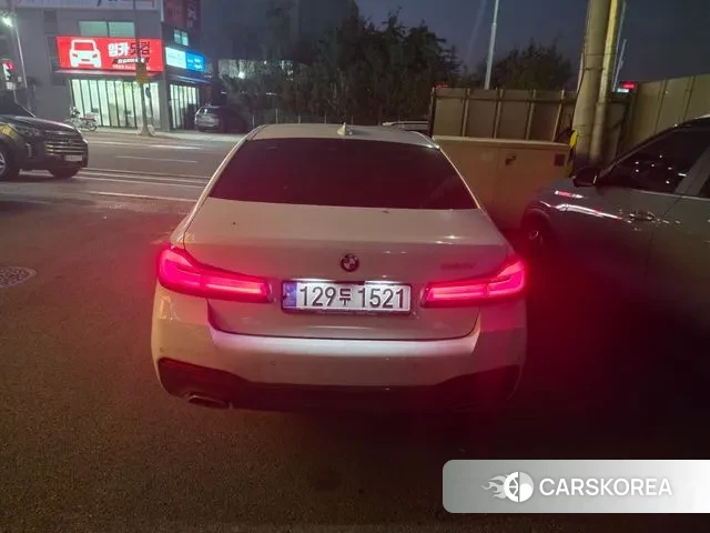 BMW 5 Series (G30) 2022 Белый из Кореи, фото 2