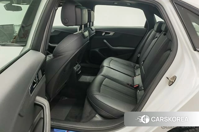 Audi A4L id 4334867 из Китая 12