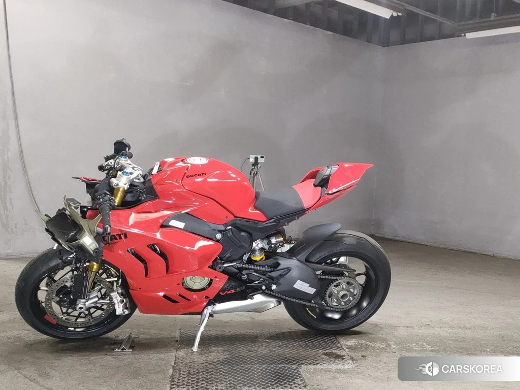Проданный Ducati PANIGALE V4 S 2023 из Японии