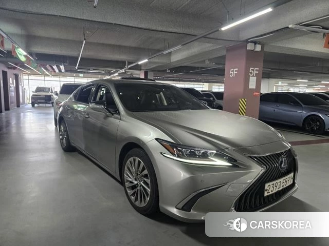 Lexus ES300h 7th generation 2021 Песочный из Кореи, фото 2