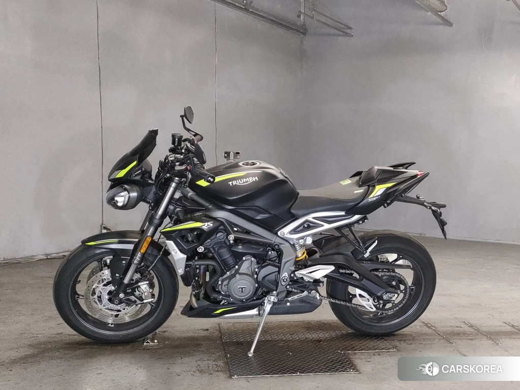 Проданный Triumph STREET TRIPLE 765 RS 2022 из Японии, фото 2