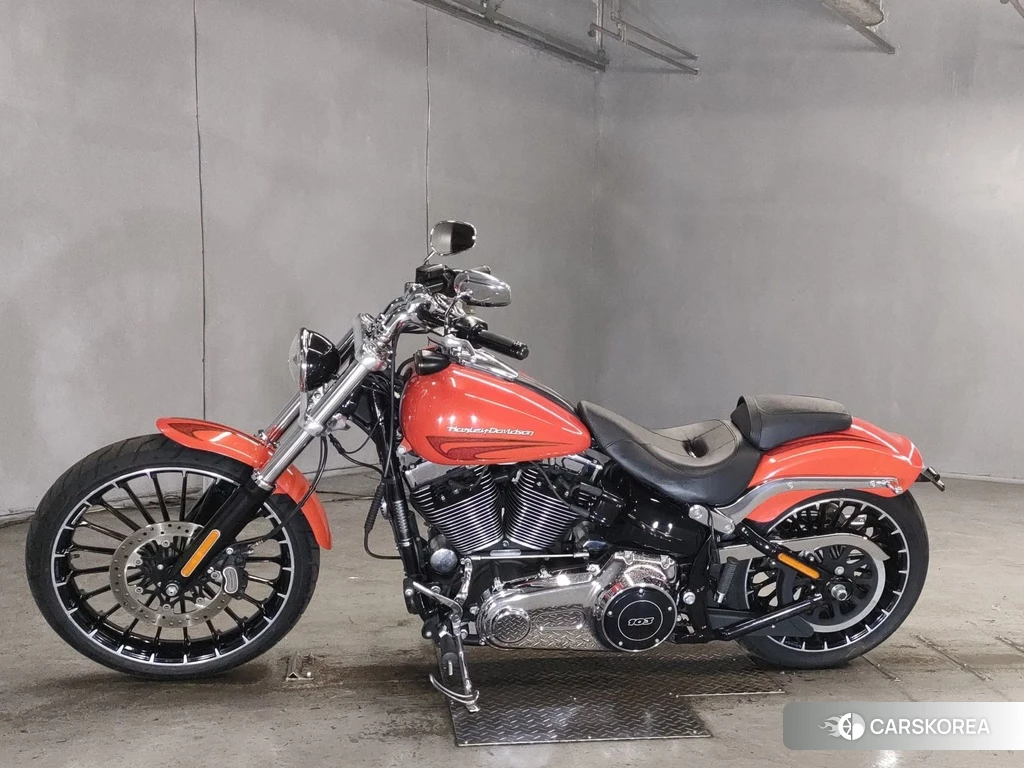 Проданный Harley-Davidson Softail Breakout FXSB1690 2017 из Японии, фото 2
