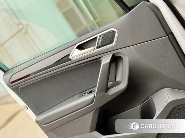 Volkswagen Tiguan L id 4208576 из Китая 12