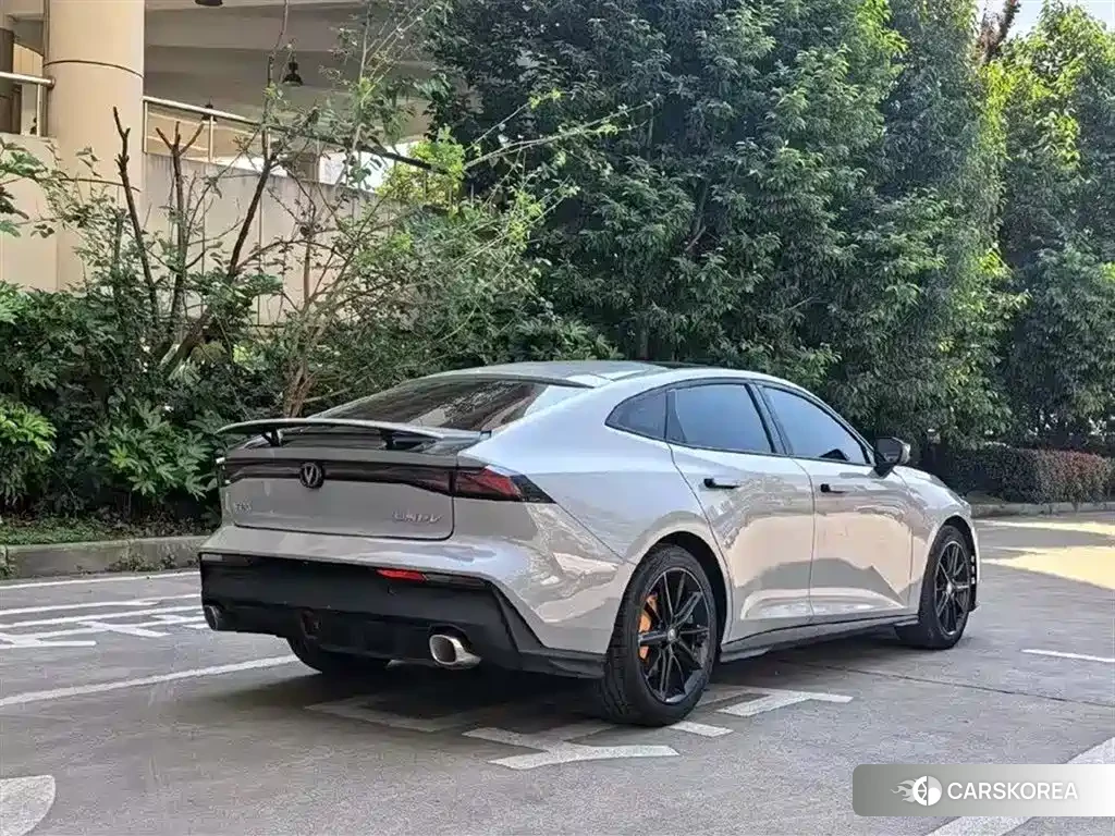 Chang'an Changan UNI-V 2022 Silver/gray из Китая, фото 2