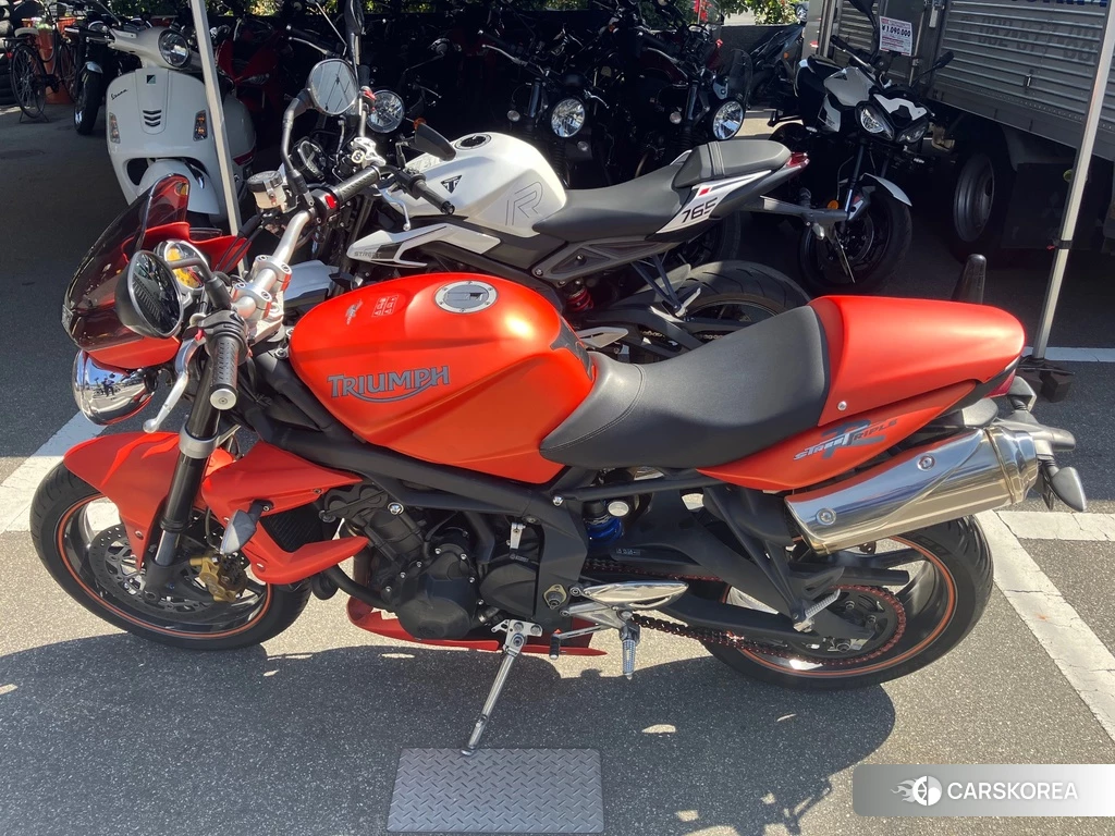 Проданный Triumph STREET TRIPLE R 2010 из Японии, фото 2