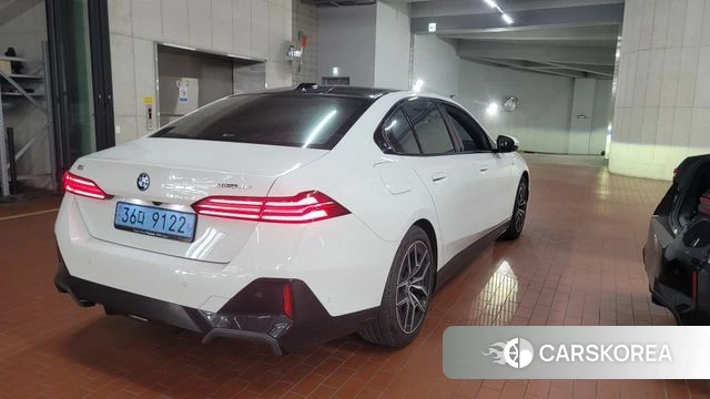 BMW i5 (G60) 2024 Белый из Кореи, фото 2
