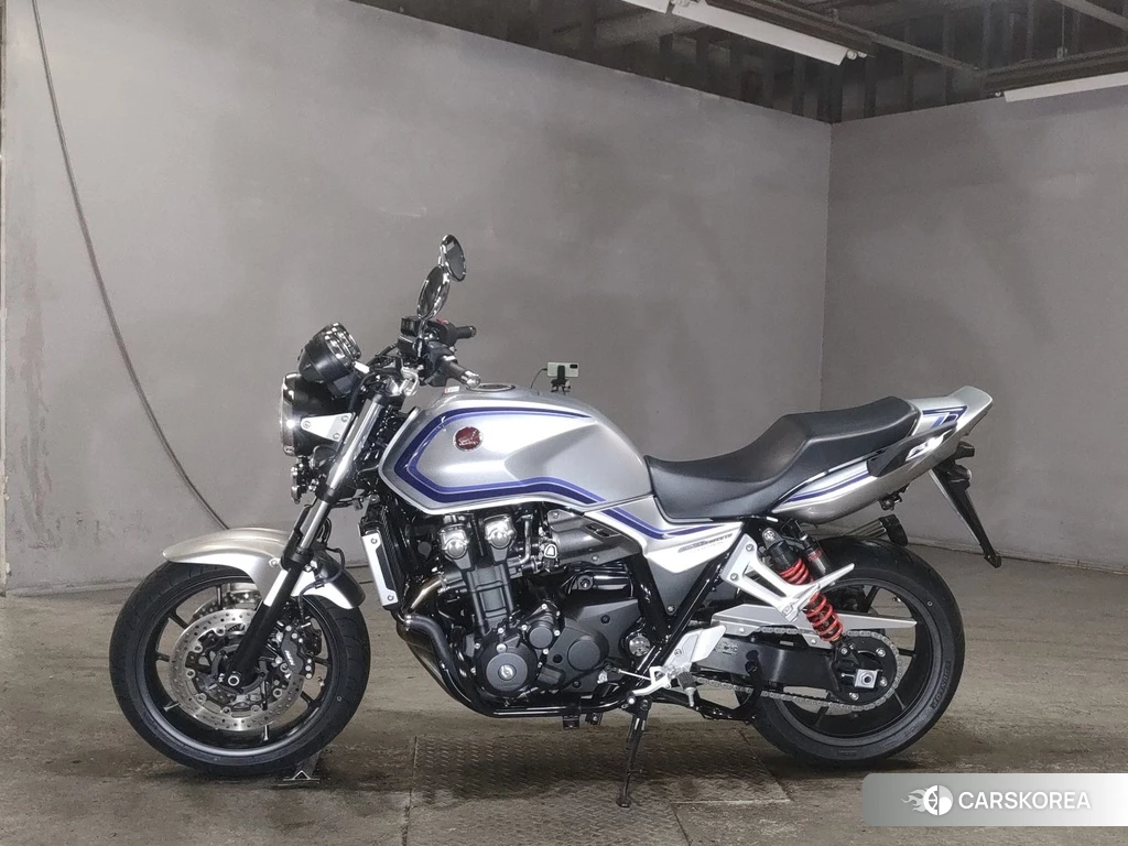 Проданный Honda CB1300SF 2024 из Японии, фото 2