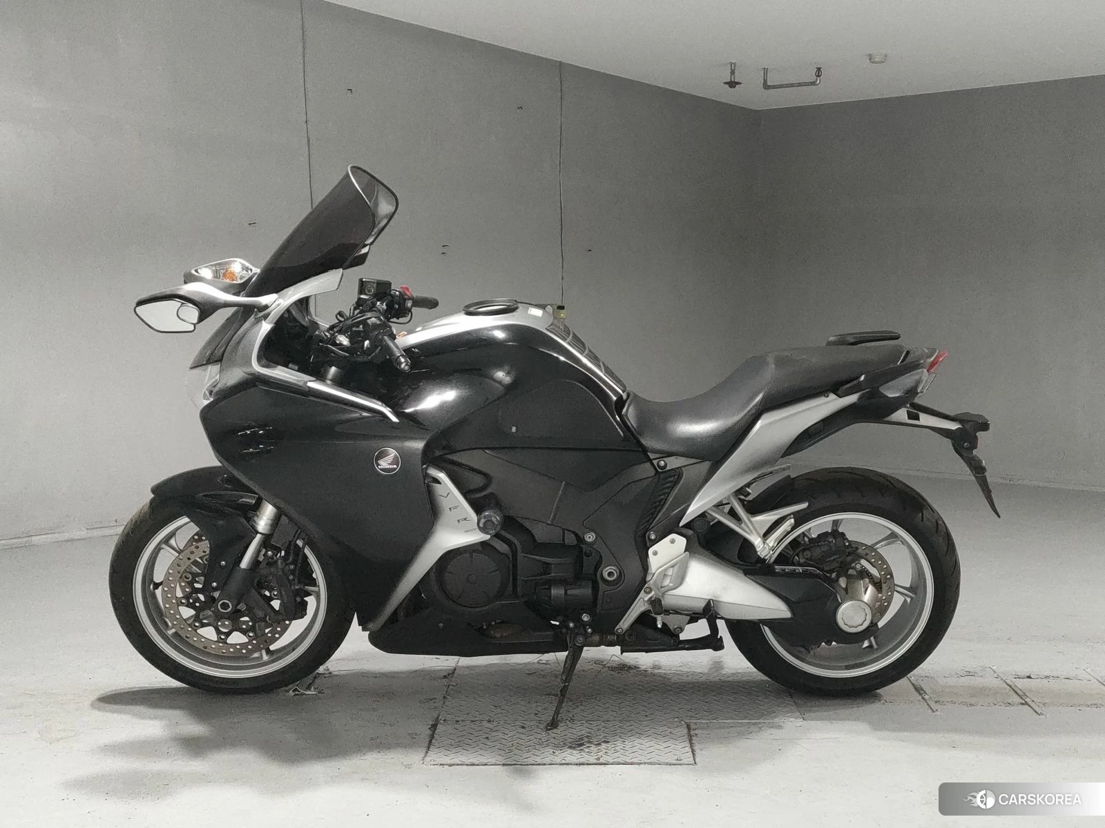 Проданный Honda VFR1200F DCT 2011 из Японии, фото 2