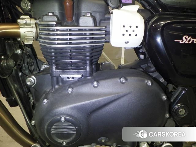 Engine photo