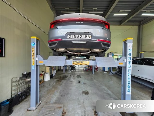Kia K8 2024 Серебристо-серый из Кореи, фото 2