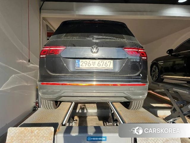 Volkswagen Tiguan second Generation 2022 Черный из Кореи, фото 2