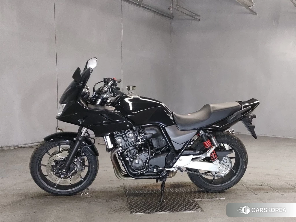 Проданный Honda CB400SF BOLDOR 2023 из Японии, фото 2