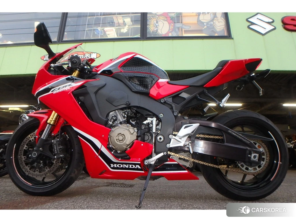 Проданный Honda CBR1000RR 2017 из Японии