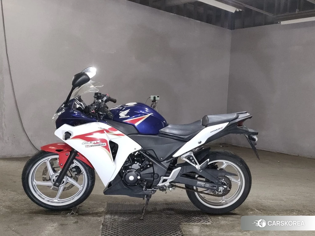 Проданный Honda CBR250R 2011 из Японии, фото 2