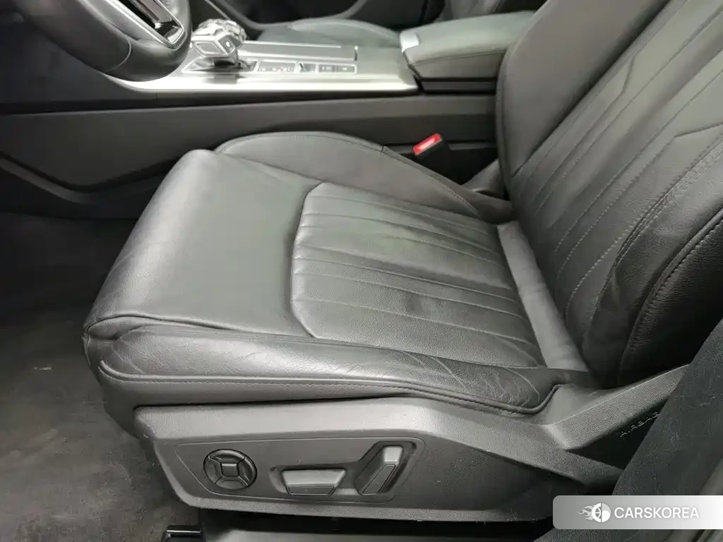 Audi A6L id 4622609 из Китая 12