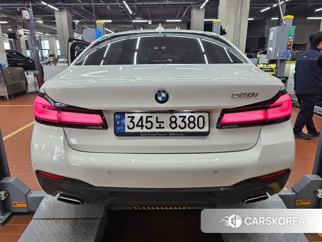 BMW 5 Series (G30) 2023 Белый из Кореи, фото 2