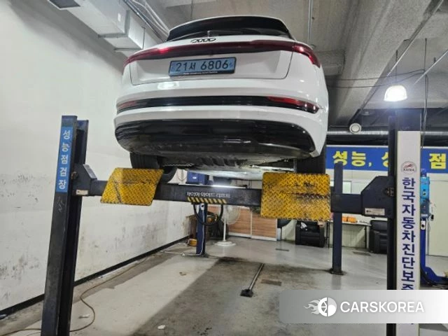 Audi e-Tron 2020 Белый из Кореи, фото 2