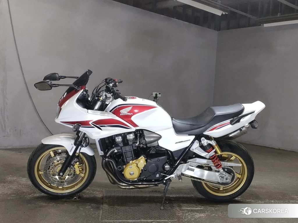 Проданный Honda CB1300SF BOLDOR 2013 из Японии, фото 2