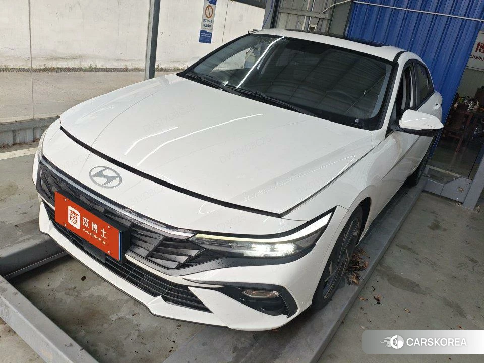 Hyundai Elantra 2023 Белый из Китая, фото 2
