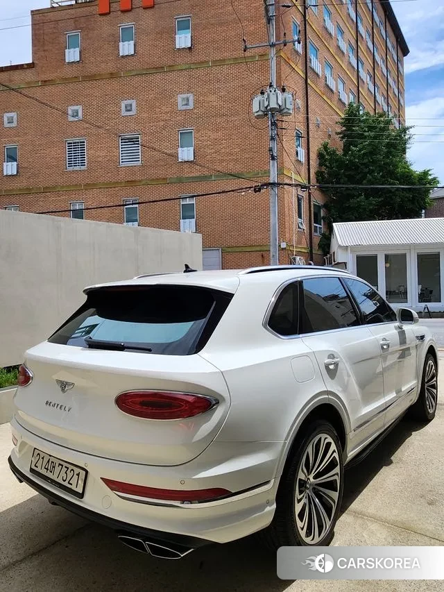 Bentley Bentayga 2021 Белый из Кореи, фото 2