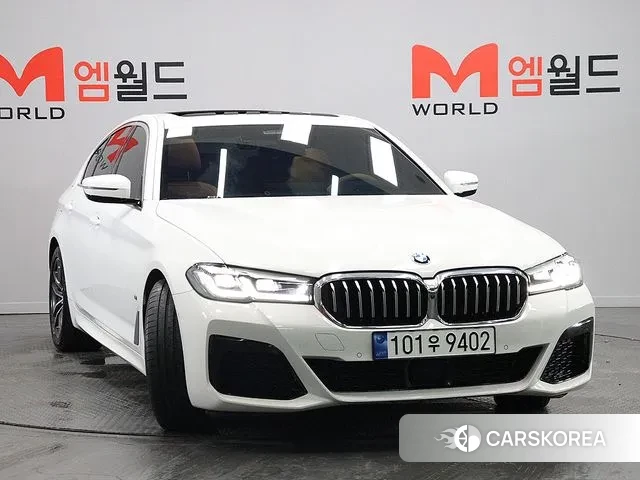 BMW 5 Series (G30) 2023 Белый из Кореи, фото 3