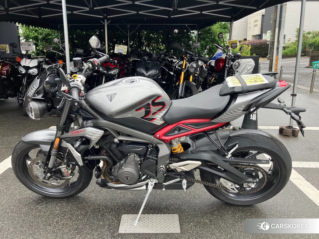 Проданный Triumph STREET TRIPLE 765 RS 2022 из Японии, фото 2