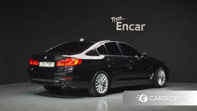 BMW 5 Series (G30) id 3235943 из Кореи 12