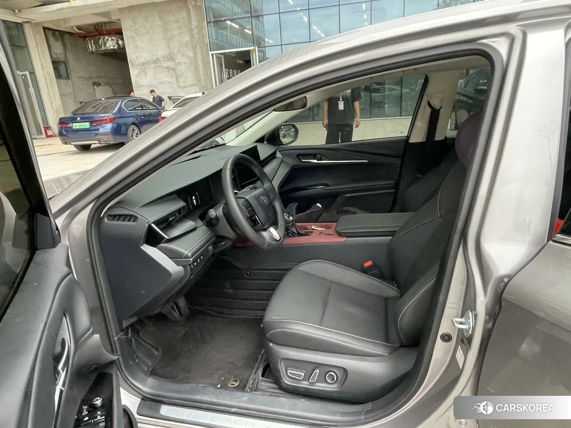 Toyota Camry 2024 Серебристо-серый из Китая, фото 2