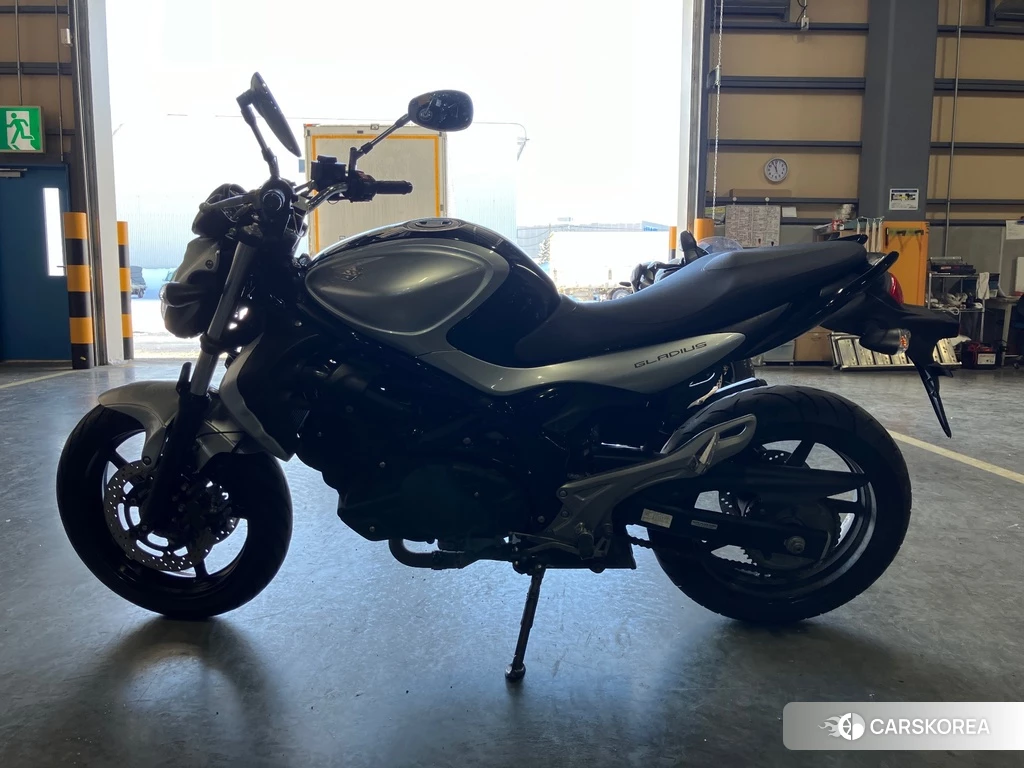 Проданный Suzuki GLADIUS 400 ABS 2013 из Японии, фото 2