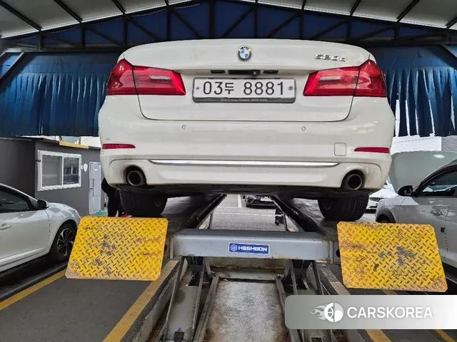 BMW 5 Series (G30) 2018 Белый из Кореи, фото 2