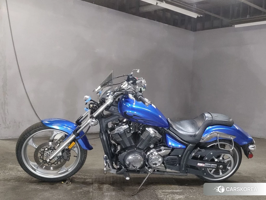 Проданный Yamaha XVS 1300 CA STRYKER 2012 из Японии