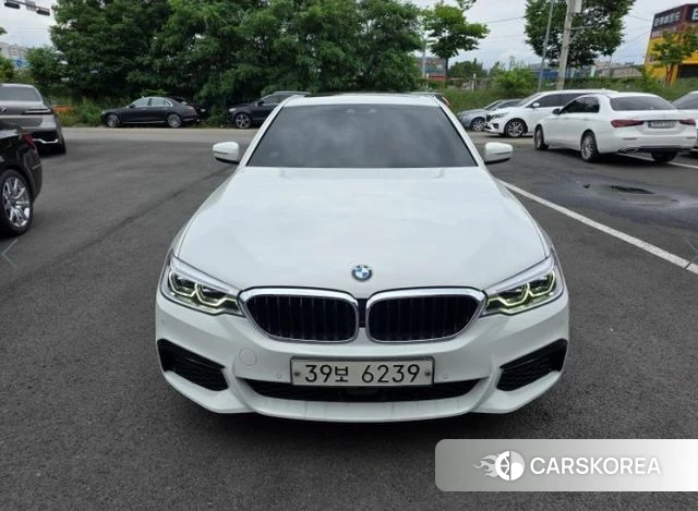 BMW 5 Series (G30) 2018 Белый из Кореи, фото 2