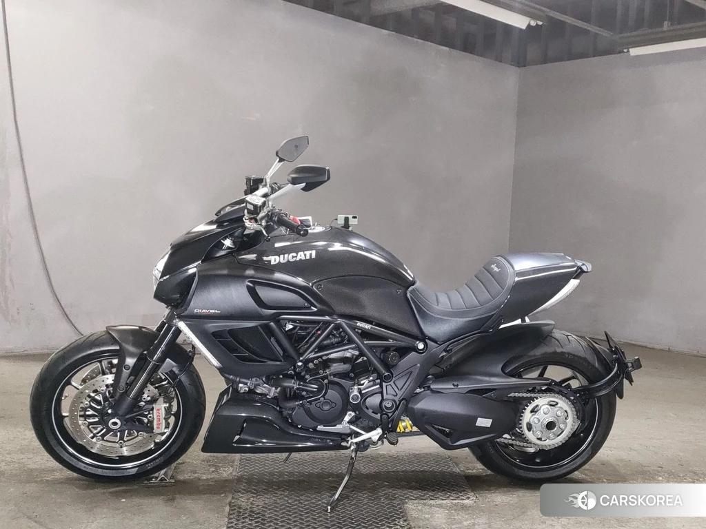 Проданный Ducati DIAVEL CARBON 2011 из Японии, фото 2