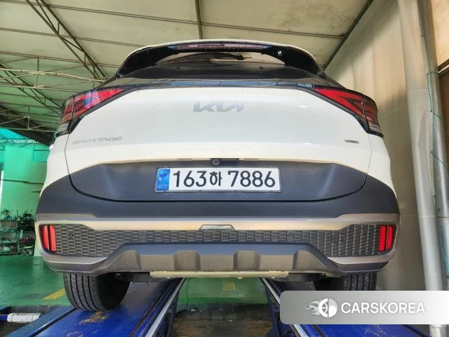Kia Sportage 5th Generation Hybrid 2023 Белый из Кореи, фото 2