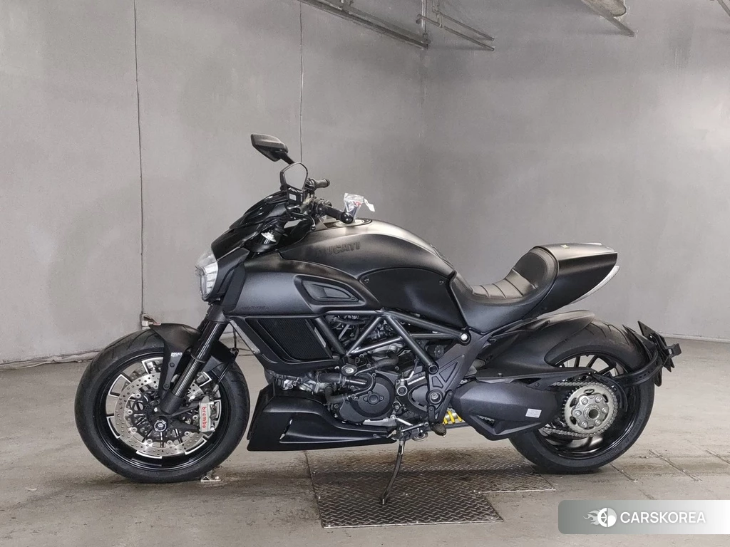 Проданный Ducati DIAVEL CARBON 2014 из Японии, фото 2