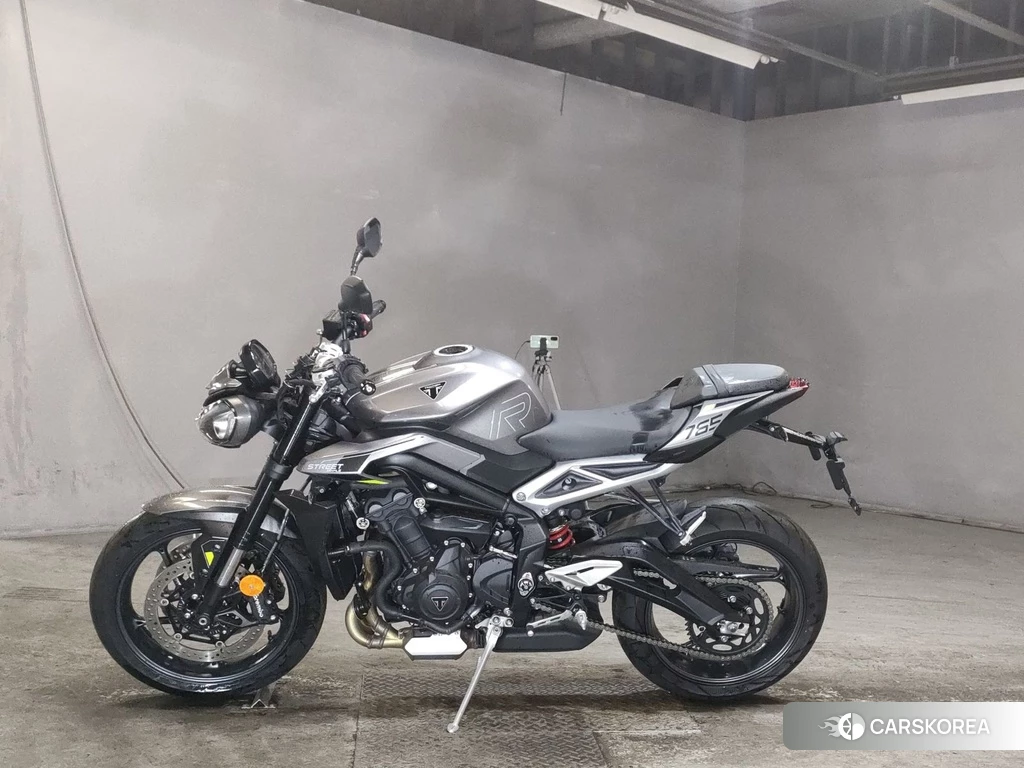 Проданный Triumph STREET TRIPLE R 2023 из Японии, фото 2