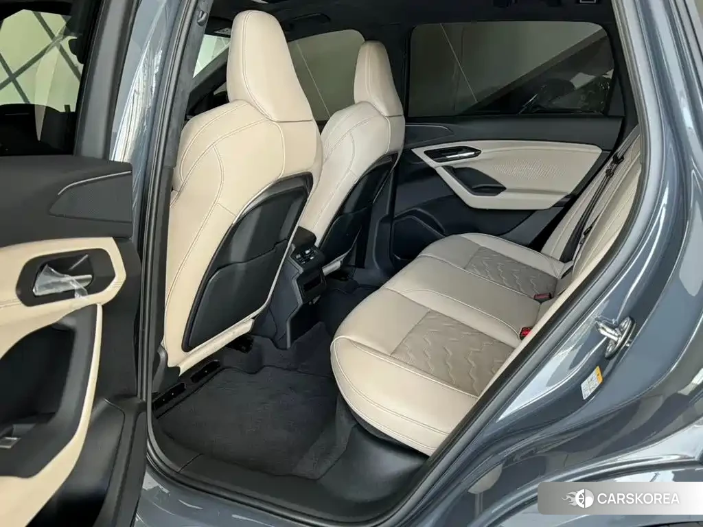 Audi Q6L e-tron 2025 Silver/gray из Китая, фото 3